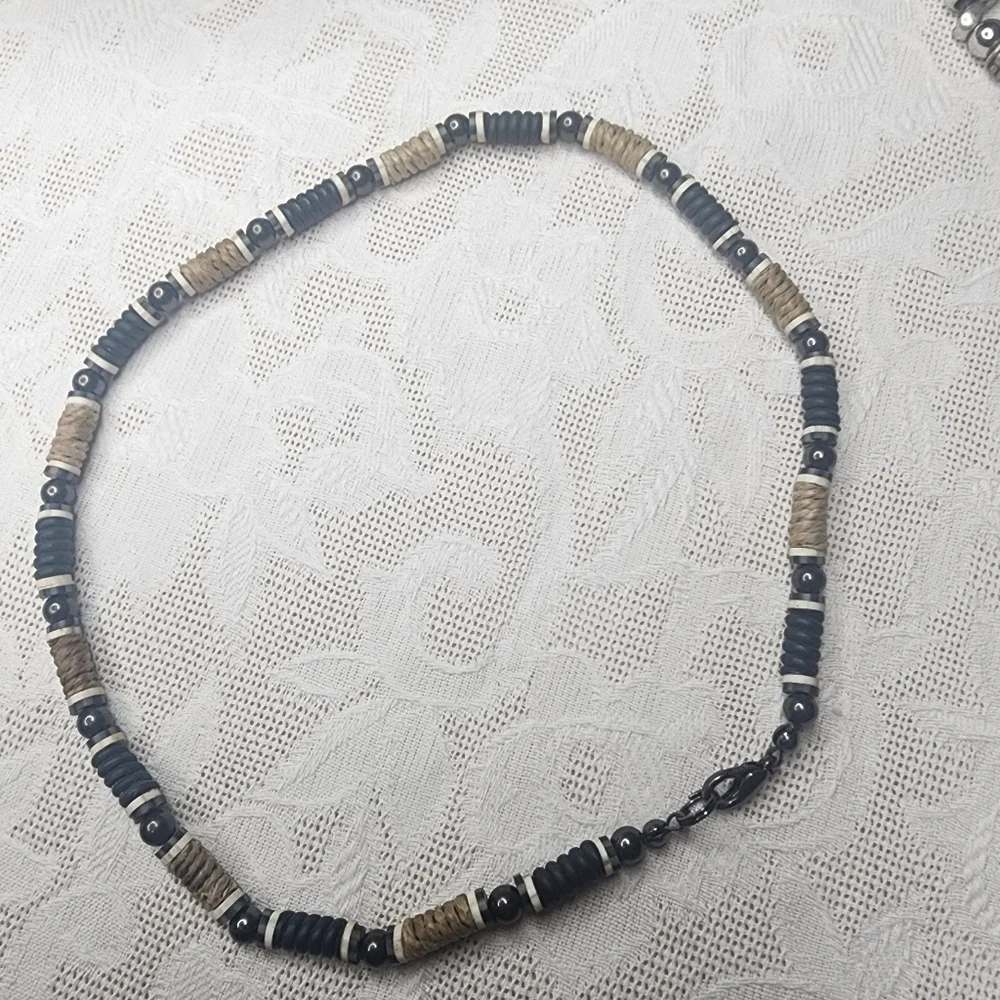 😄Pick 3/$24: Kids necklaces, Lot of 3. All good condition.